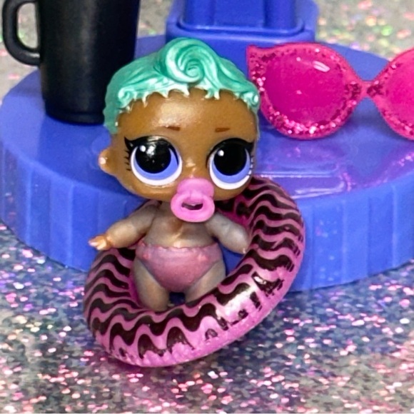 L.O.L. Surprise! PEARL Precious Lil Precious Dolls Swim Club Ring Bottle Glasses - Picture 5 of 8